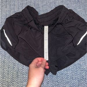Lulu lemon Black Hotty Hot 2.5 Shorts
